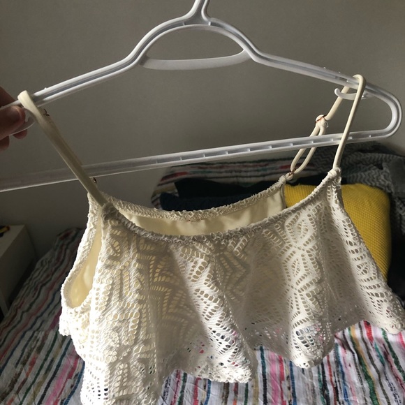 🌊ROXY white flutter textured MEDIUM bikini set - Picture 9 of 16